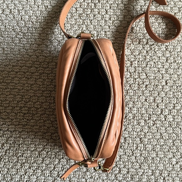 Madewell the transport camera bag puff edition - Picture 7 of 9